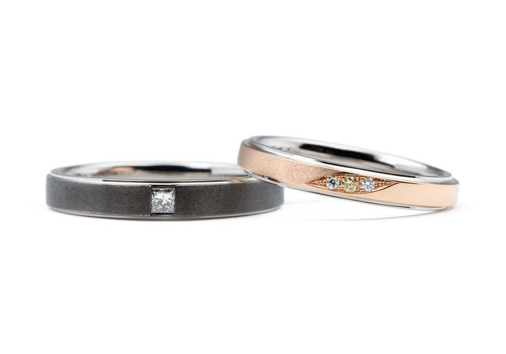 内側と外側で２種類の金属・加工を施した手作り結婚指輪