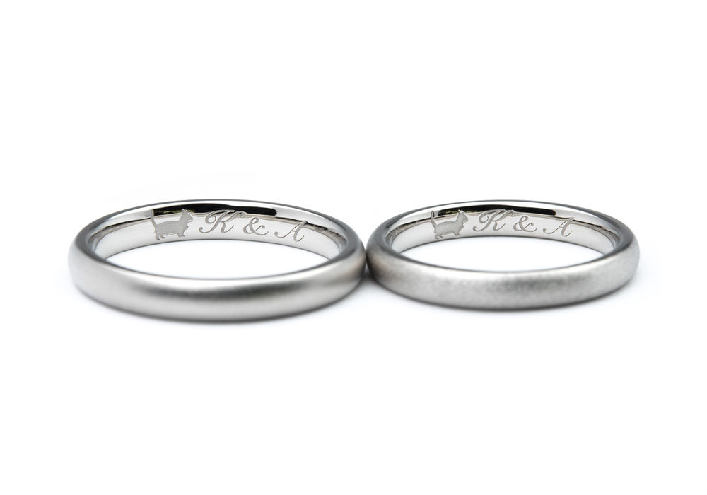 内側にペットの刻印を入れたマット加工がおしゃれな結婚指輪