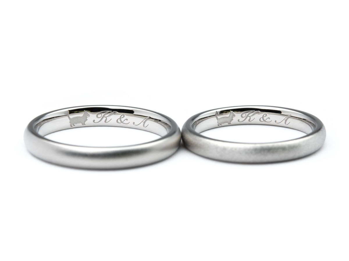 内側にペットの刻印を入れたマット加工がおしゃれな結婚指輪