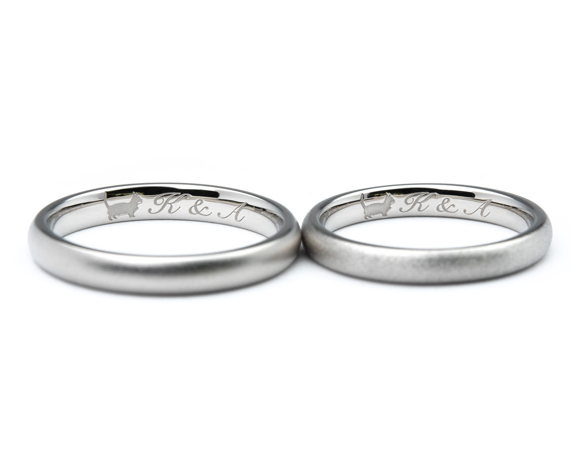 内側にペットの刻印を入れたマット加工がおしゃれな結婚指輪