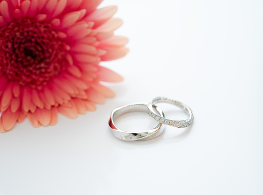 プラチナとダイヤモンドの結婚指輪