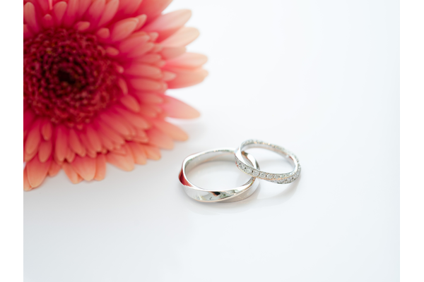 プラチナとダイヤモンドの結婚指輪