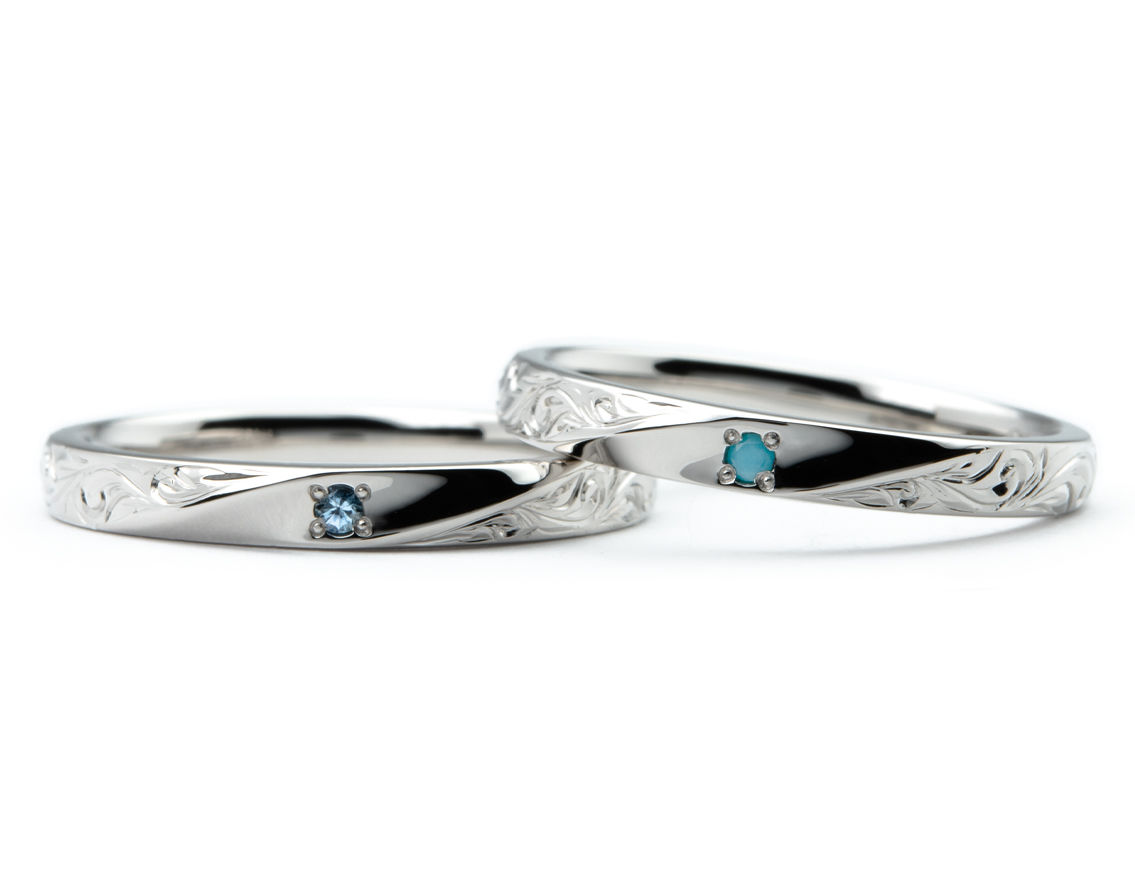お互いの誕生石をお留めしたひねり×ハワイアン彫りの手作り結婚指輪
