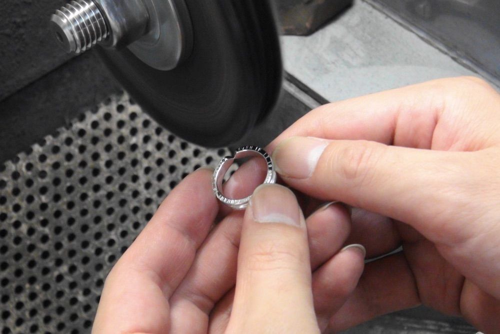 お渡しから１年間無料保証期間があります