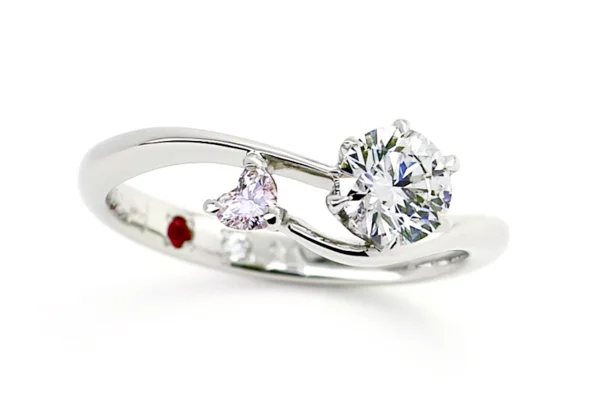 手作り結婚指輪のハムリでは婚約指輪を作ることもできるんですよ♪