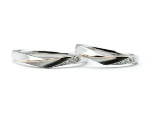 おふたりを繋ぐ赤い糸をイメージした手作り結婚指輪