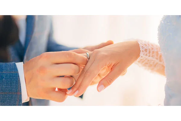 結婚指輪の相場は婚約指輪よりもかなり安いってホント？
