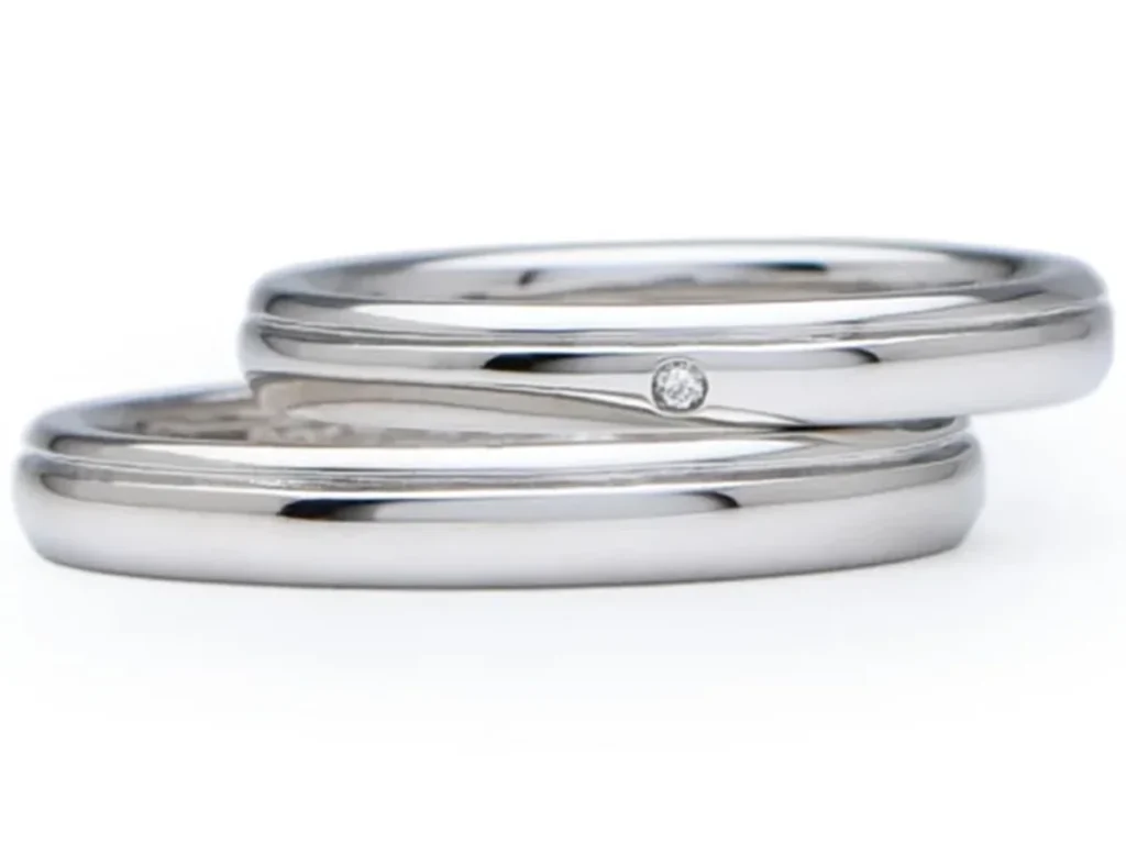 シンプルな甲丸リングに溝をデザインした手作り結婚指輪 K様&M様