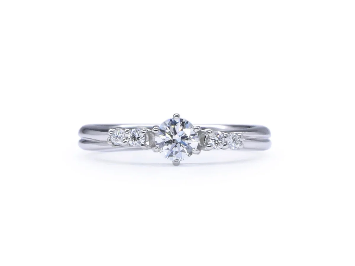 二連のようなフォルムにラインメレを施した手作り婚約指輪 Otsuki様