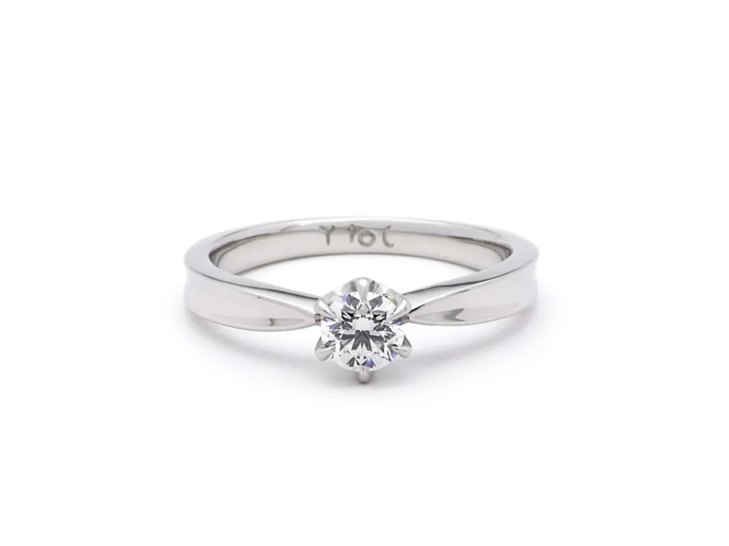 側面にルビーを留めた手作り婚約指輪 伊藤様