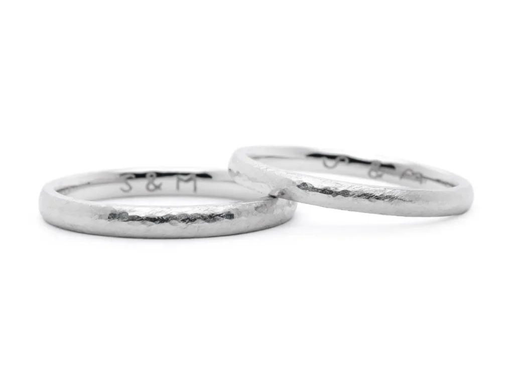 手彫りのイニシャルとシンプルなアンティーク加工の手作り結婚指輪 東京 K様ご夫婦 2020.08.30