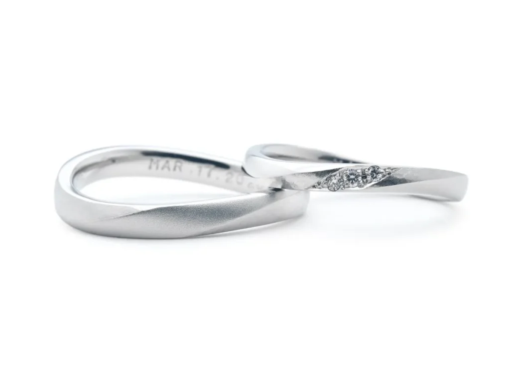 ウェーブひねりにマット加工が施された手作り結婚指輪 埼玉 Yu&Aoi 2020.02.11