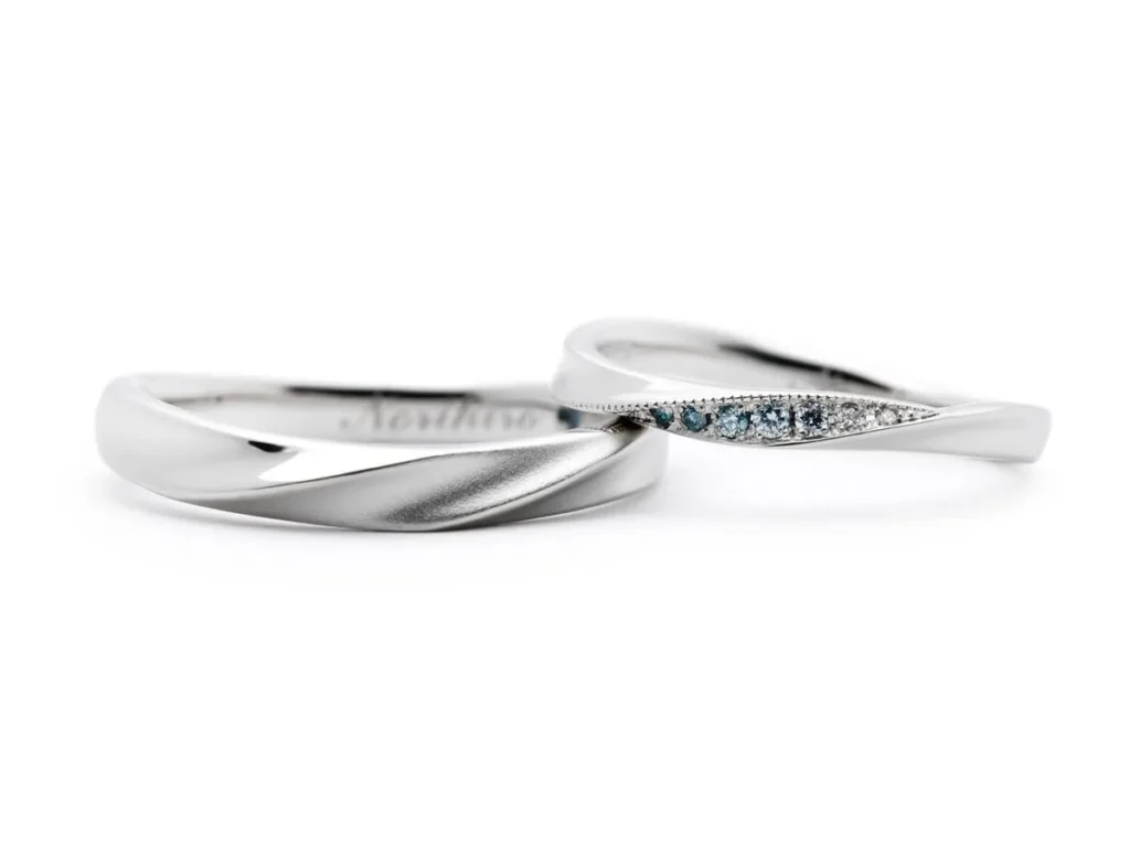 海をイメージしたブルーダイヤモンドを留めたふたひねりの結婚指輪2020.06.07