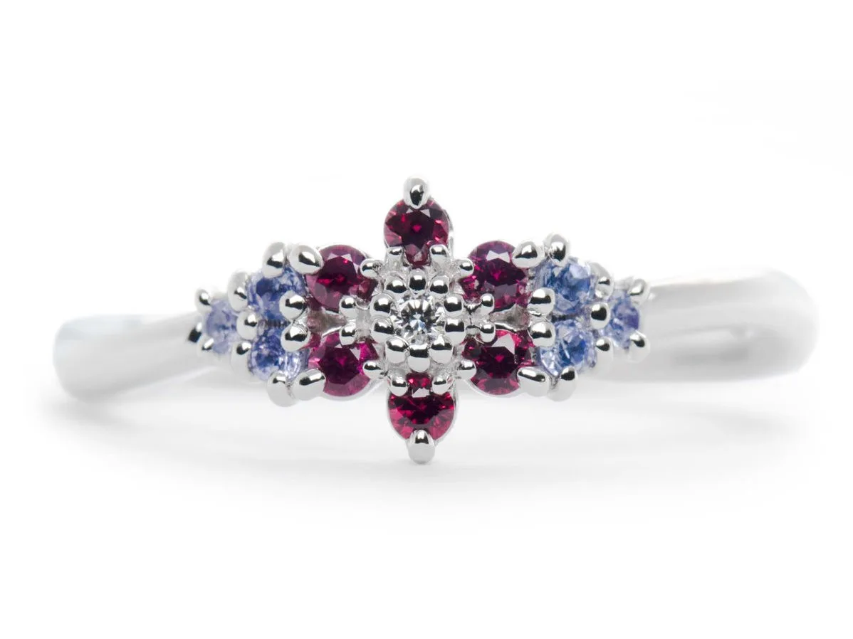 お花モチーフの10本爪でダイヤを留めた手作り婚約指輪 東京 Kenichi to Harue