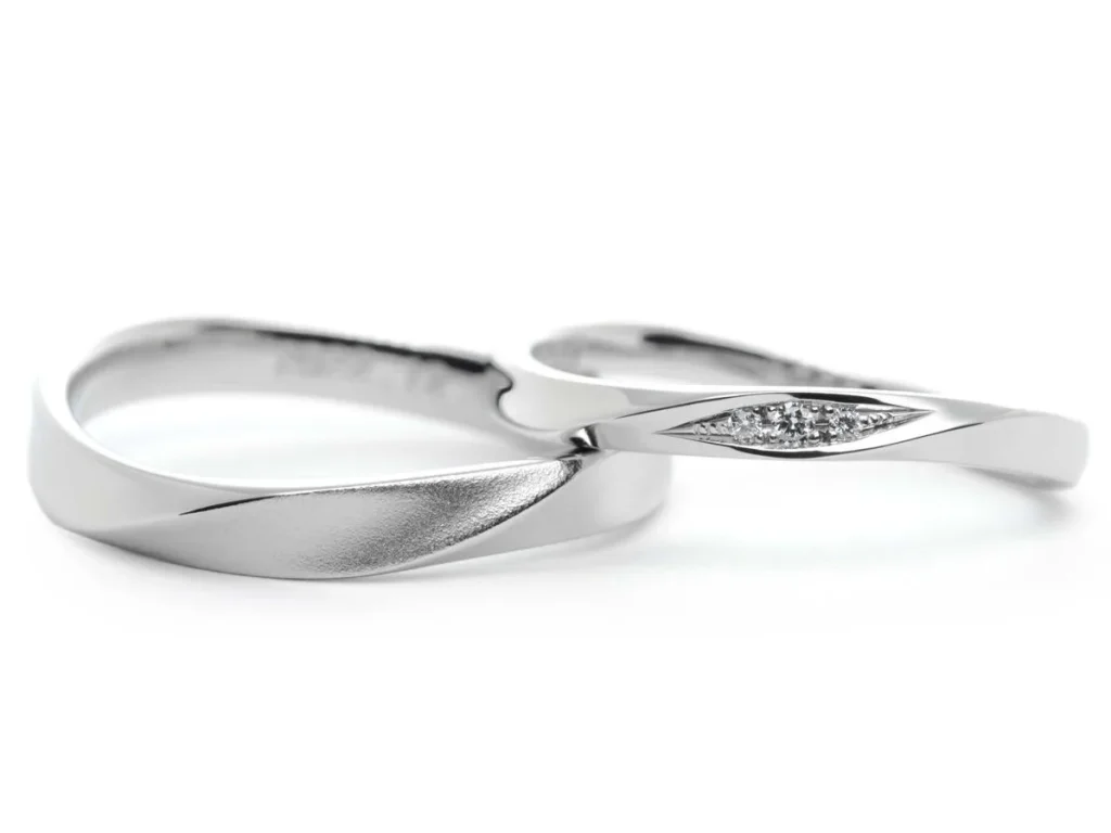 ふたひねりのデザインに指紋を彫りこんだオーダーメイド結婚指輪 茨城 Atsushi & Rina 2022.11.03