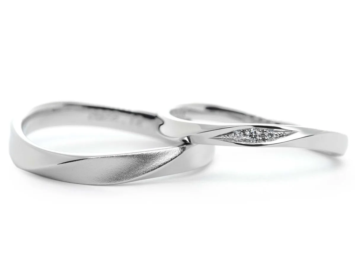 ふたひねりのデザインに指紋を彫りこんだオーダーメイド結婚指輪 茨城 Atsushi & Rina 2022.11.03