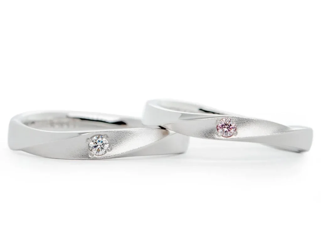 ダイヤモンド&ピンクダイヤモンドがポイントのふたひねりの手作り結婚指輪2022.11.23