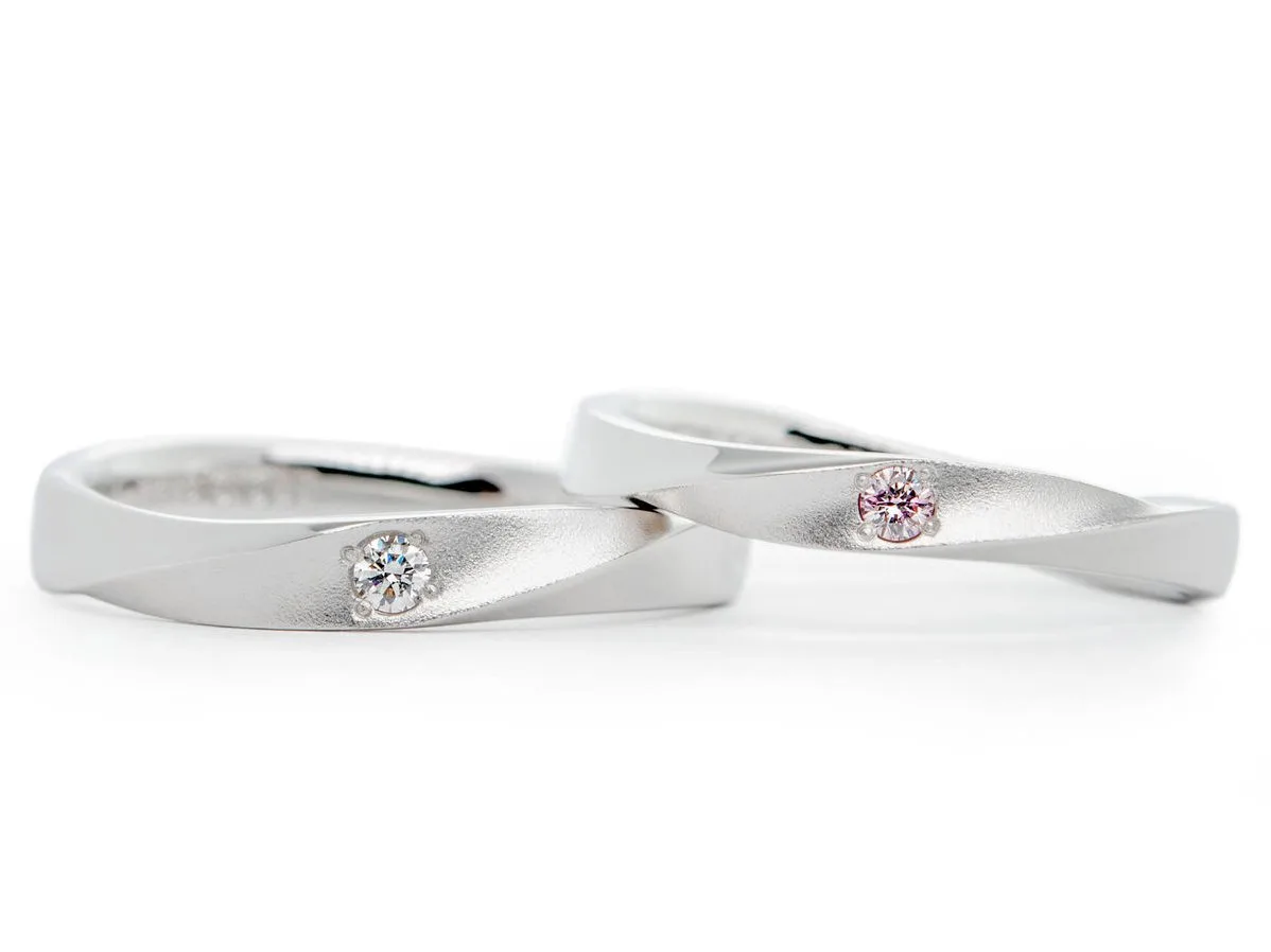 ダイヤモンド&ピンクダイヤモンドがポイントのふたひねりの手作り結婚指輪2022.11.23
