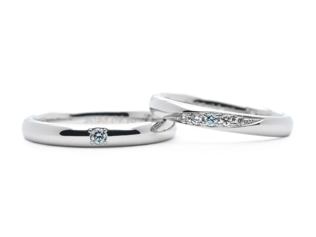 アイスブルーダイヤを留めた甲丸の手作り結婚指輪 埼玉 Junto&Kotomi 2023.01.15