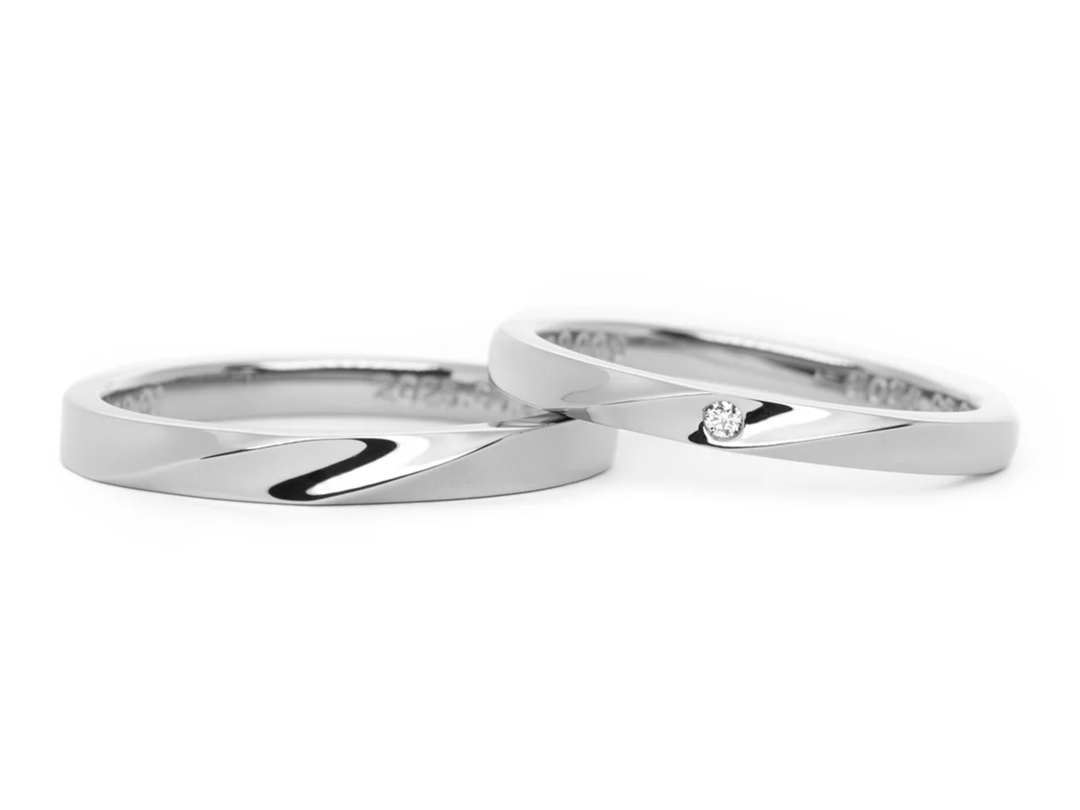 シンプルなプラチナのふたひねりにツインダイヤが留まった手作り結婚指輪 東京 H&M 2023.06.10