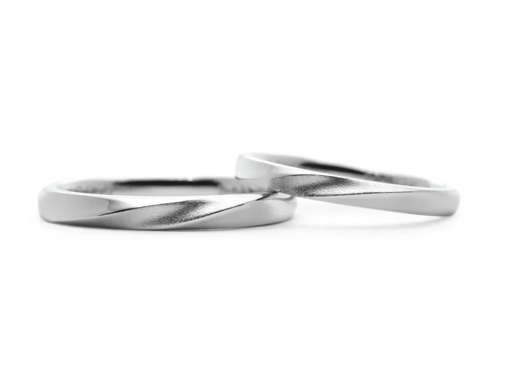ホーニング加工を施したラインが入ったふたひねりの手作り結婚指輪 京都 Kenji&Misaki 2023.04.02