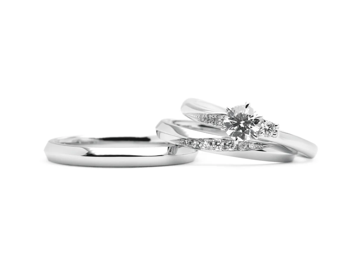 プラチナのアシンメトリーな婚約指輪とストレートの結婚指輪 千葉 Takehiro&Yurika 2023.08.12
