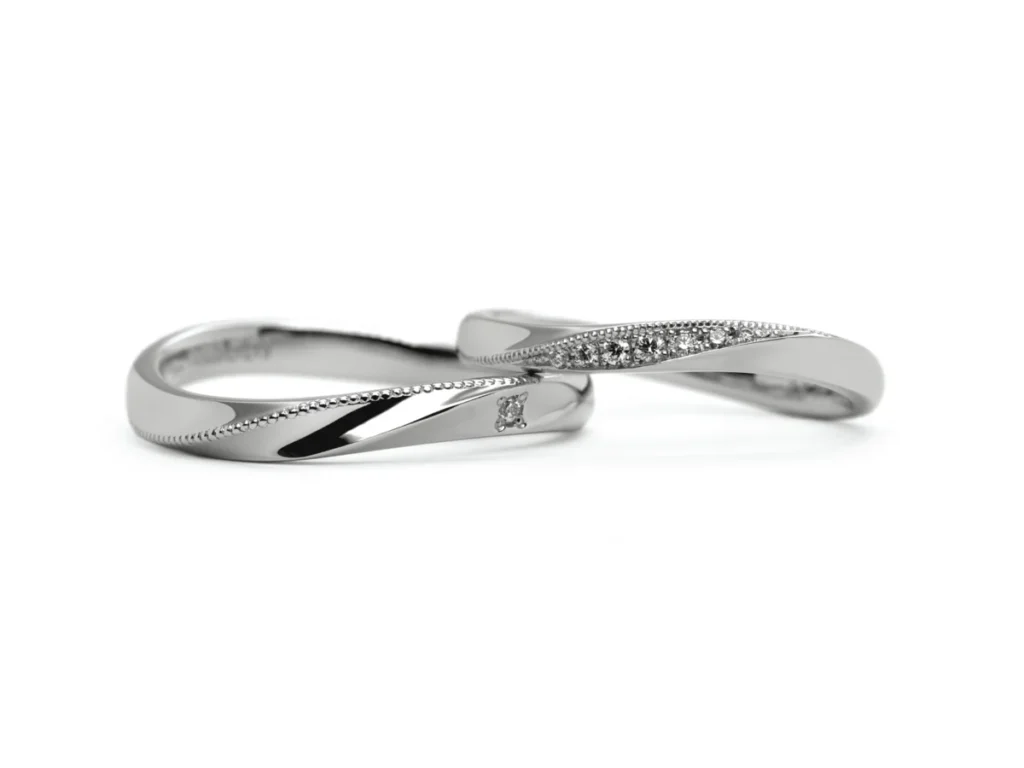 流れるようなミルのラインが入ったふたひねりの手作り結婚指輪2023.10.01