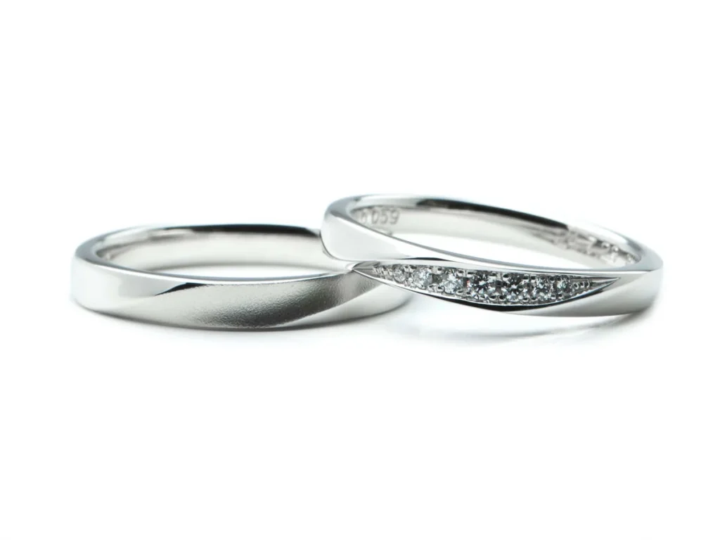 ダイヤを7石留めたふたひねりの結婚指輪（2024061619910930）