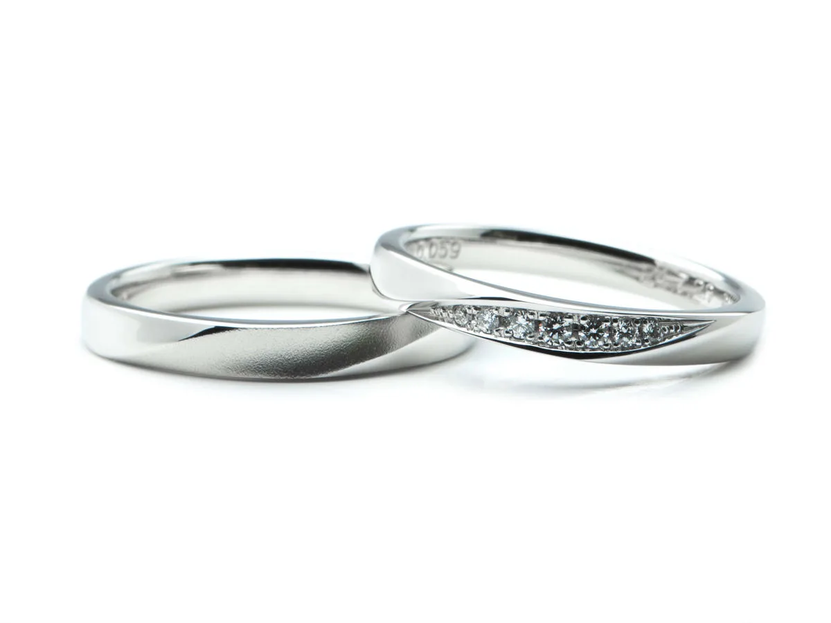 ダイヤを7石留めたふたひねりの結婚指輪（2024061619910930）
