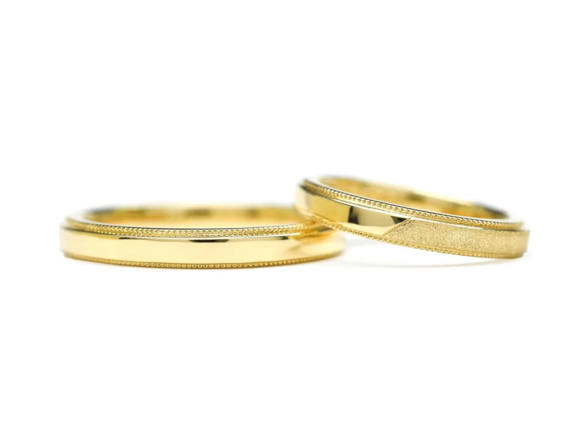 ミル打ち加工を加えたイエローゴールドの結婚指輪 (2024041419921114) 2