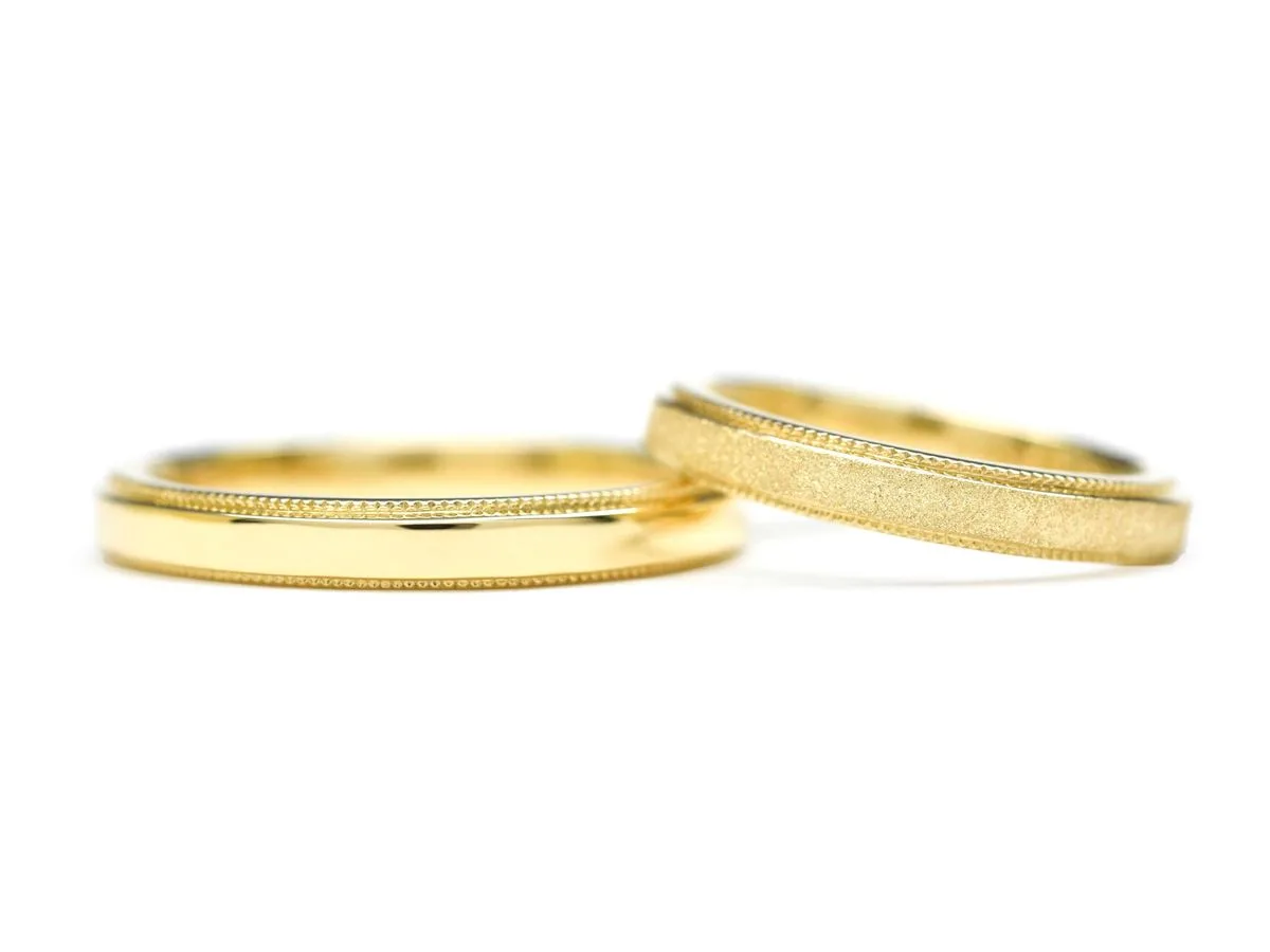 ミル打ち加工を加えたイエローゴールドの結婚指輪 (2024041419921114) 3
