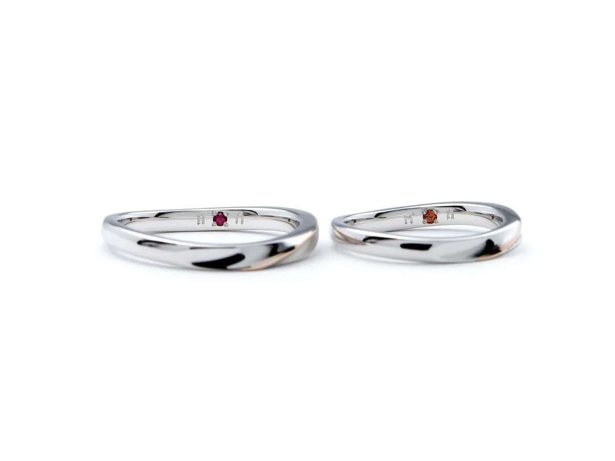 お花の婚約指輪とウェーブの結婚指輪のセットリング 5