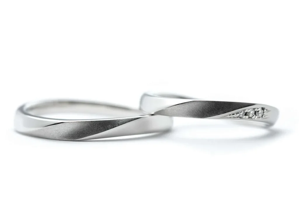ダイヤポイント加工を施したふたひねりの結婚指輪 (2024063019980921)