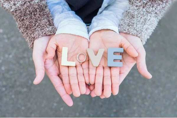 結婚指輪はいつからつける?タイミングとマナー徹底解説