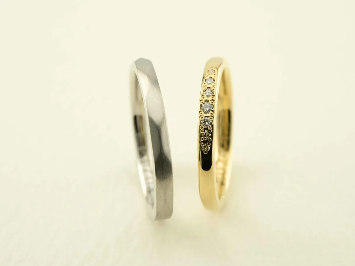 ファセットと平打ちを組み合わせたデザインと甲丸にダイヤをお留めしたオーダーメイド結婚指輪 3