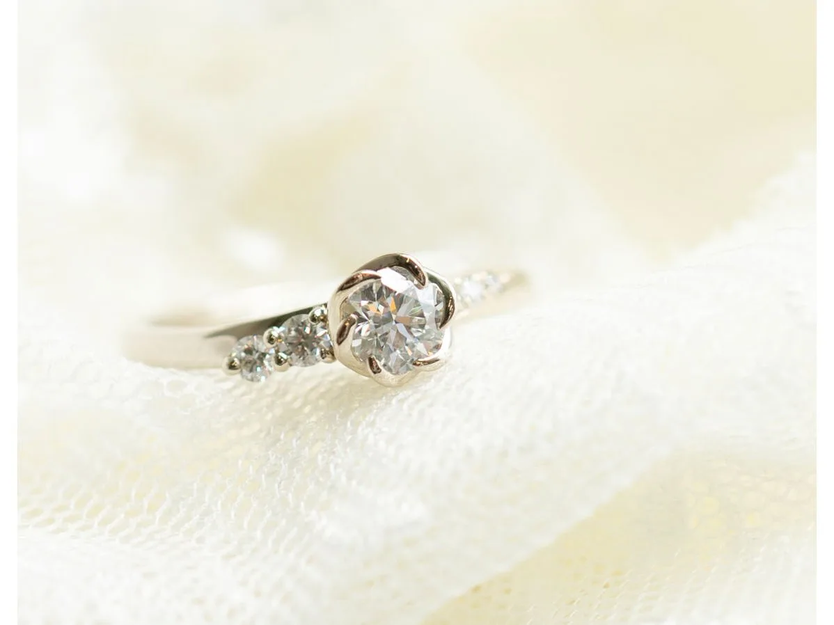 シャンパンゴールドのおしゃれな手作り婚約指輪 2