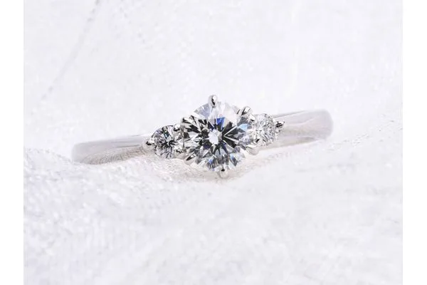 婚約指輪の割り勘はアリ？ナシ？徹底解説