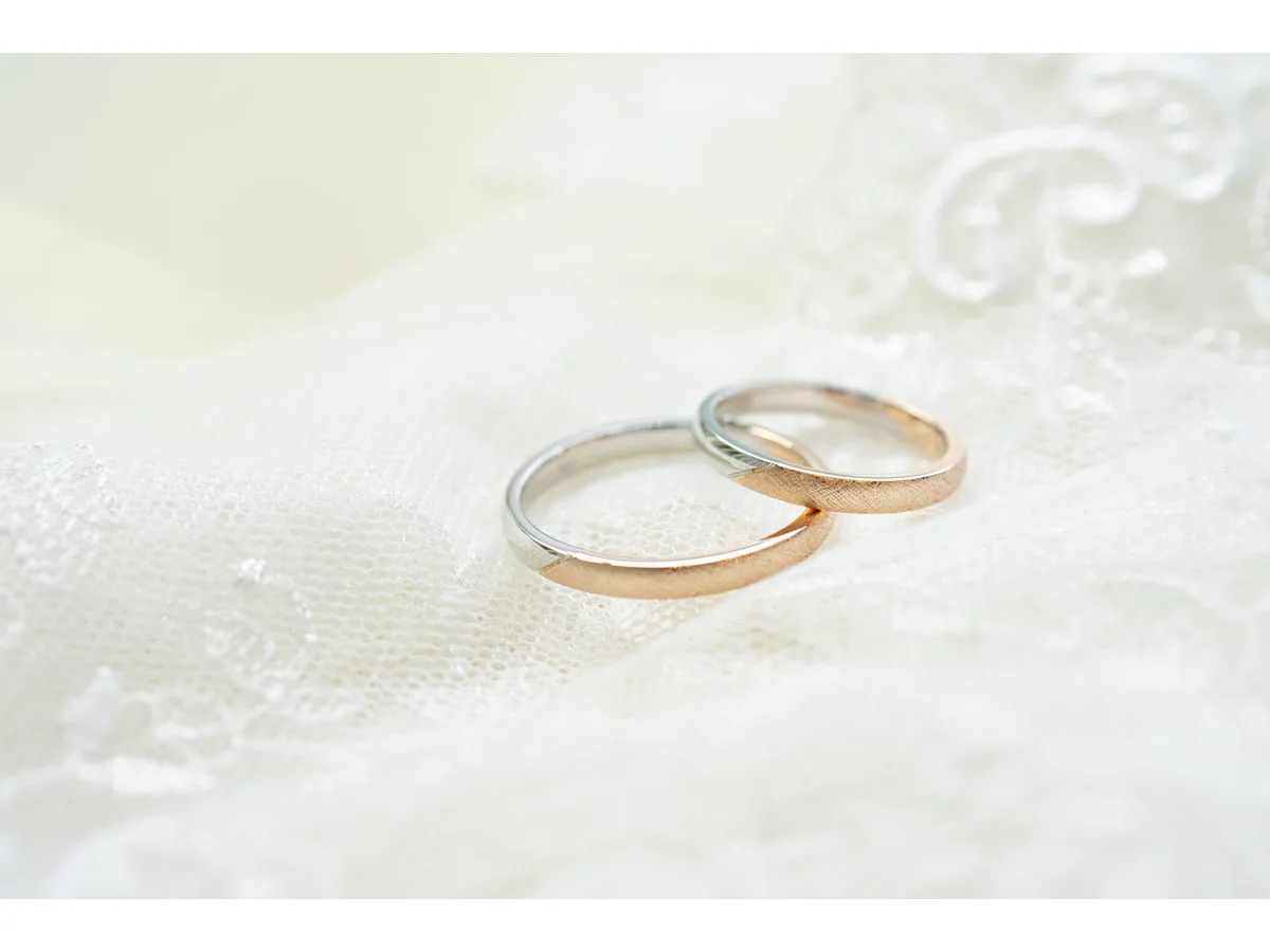 シルクのような布目模様のオーダーメイド結婚指輪 5
