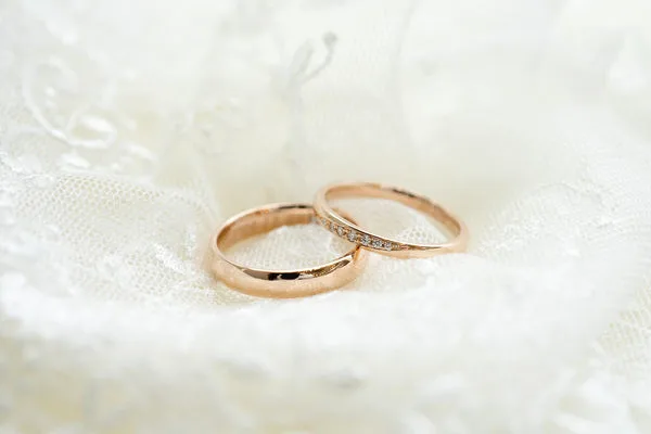 結婚指輪のピンクゴールドが変色する原因と対策
