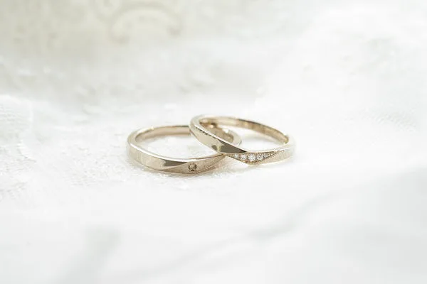 結婚指輪のダイヤ5つが持つ意味を徹底解説