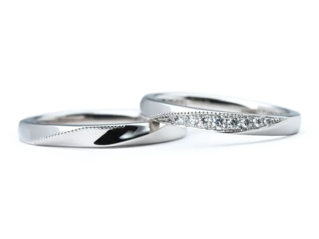 ミルグレインがポイントになったふたひねりの結婚指輪