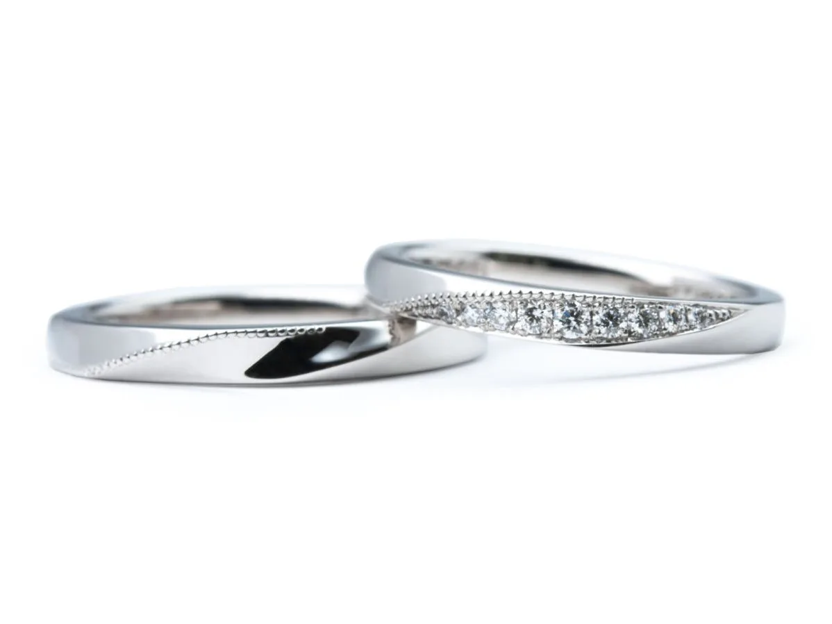 ミルグレインがポイントになったふたひねりの結婚指輪