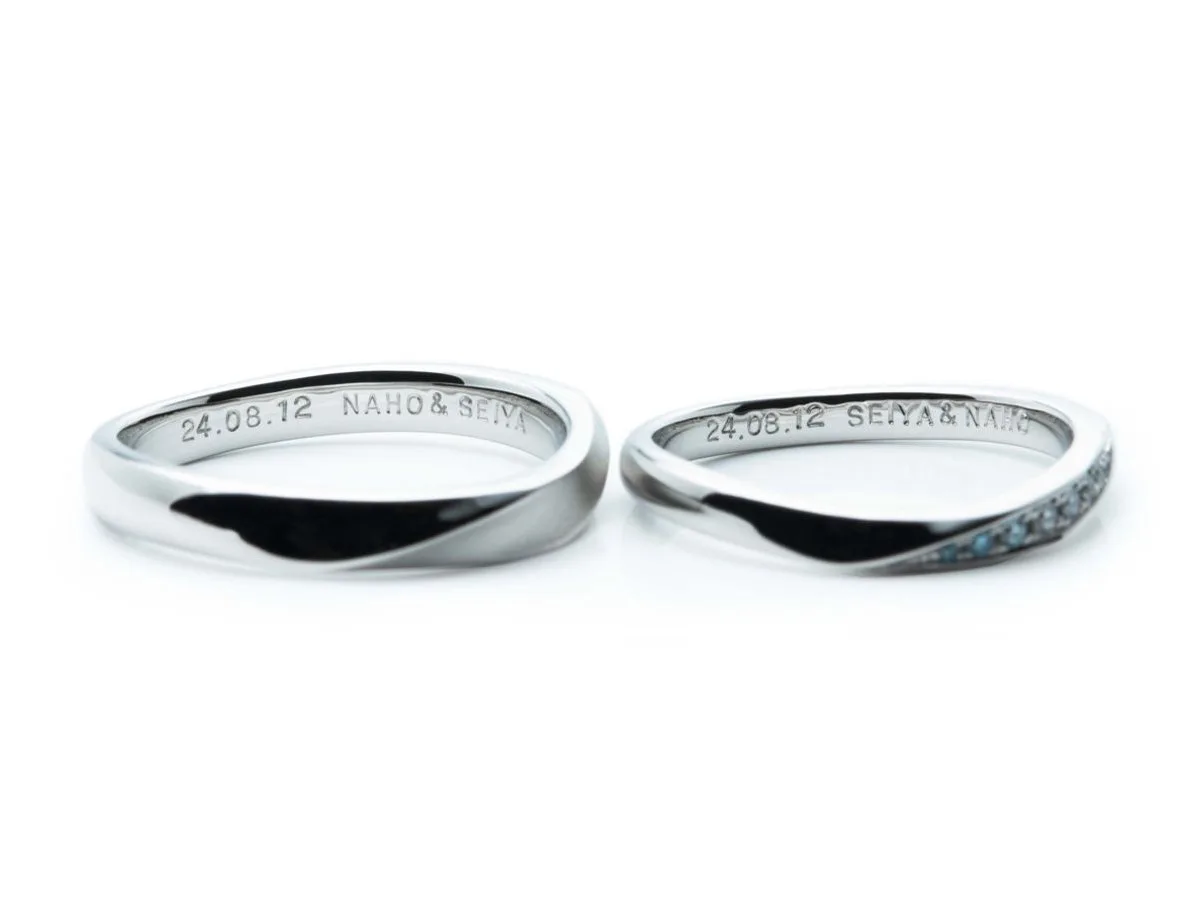 アイスブルーダイヤモンドを使用したひねりの結婚指輪とアシンメトリーデザインの婚約指輪のセットリング 4