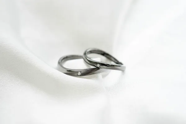 かっこいいデザインの結婚指輪特集