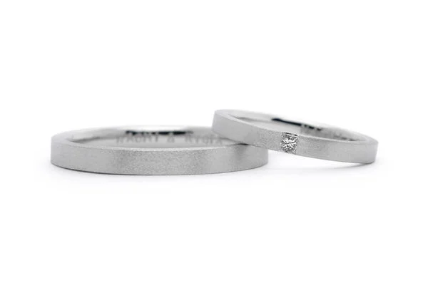 ダイヤポイントのシンプルな手作り結婚指輪