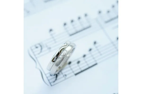結婚指輪に音楽モチーフを取り入れた特集