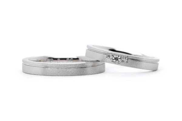 ダイヤポイント加工とラインがおしゃれな手作り結婚指輪
