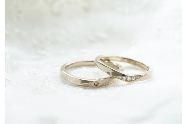シャンパンゴールドの結婚指輪を手作りで…