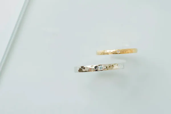 結婚指輪 槌目の美しさと選び方