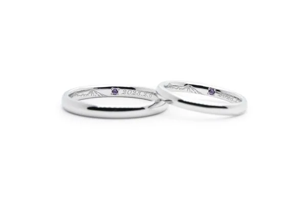 ストレートの甲丸にダイヤを斜めに彫り留めしたオーダーメイド結婚指輪